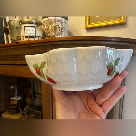 Vintage Strawberry Home Decor - Picture 9 of 16